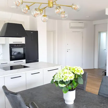 Modern Apartment *